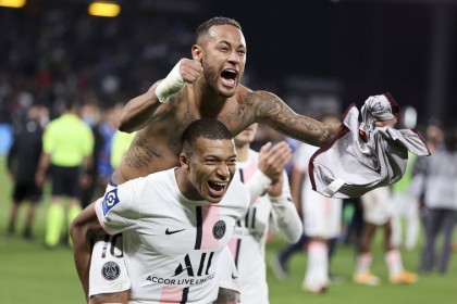  雷恩,客场爆冷,击败,领头羊布雷斯特  