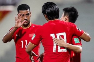  法兰克福新帅首秀带队取三分  