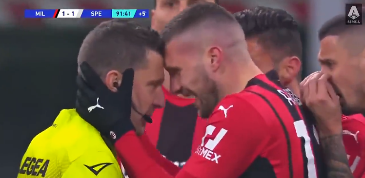  尤文逆转绝杀米兰重返榜首  