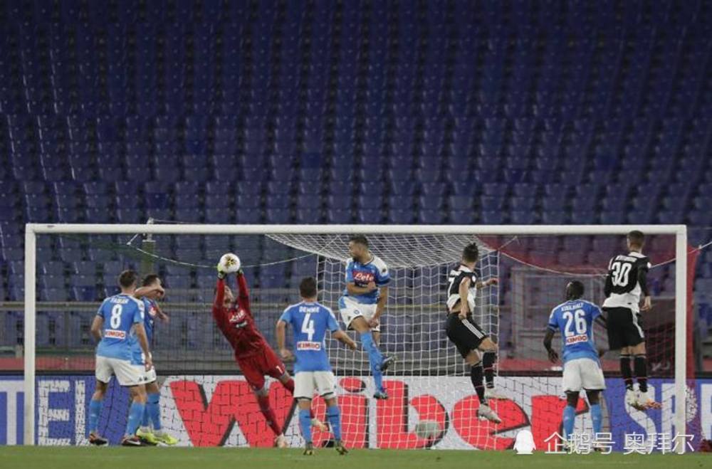  尤文图斯任意球配合巧妙，斑马军团直接破门得分  